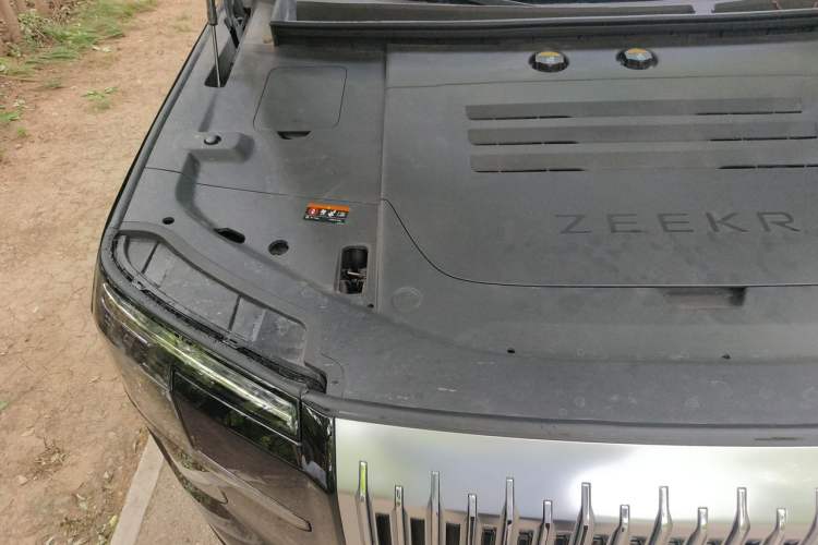 Used Zeekr 9X 2025 Ultra Edition 70kWh Engine Bay Right