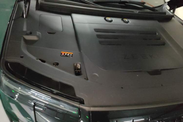 Used Zeekr 9X 2025 Moon Black Edition 70kWh Engine Bay Right