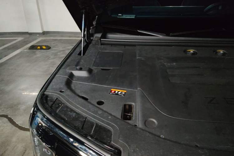 Used Zeekr 9X 2025 Moon Black Edition 70kWh Engine Bay Right