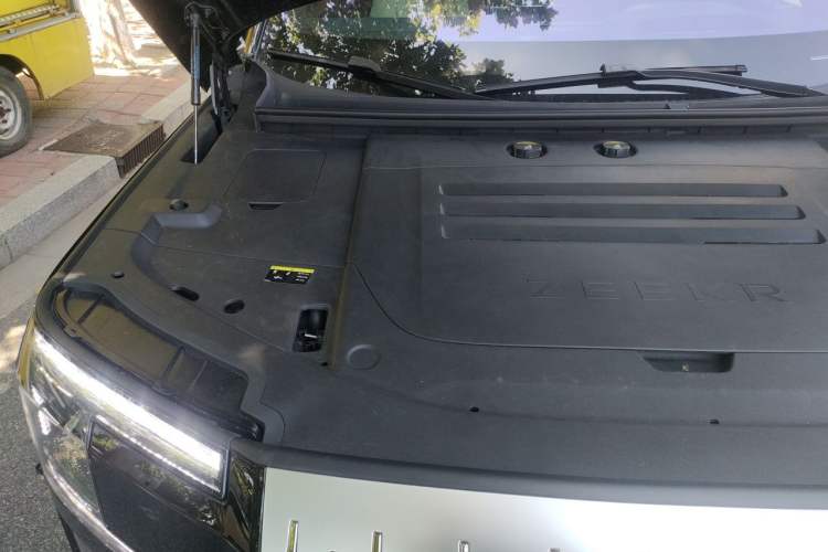 Used Zeekr 9X 2025 Ultra Edition 70kWh Engine Bay Right
