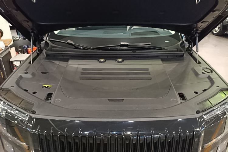 Used Zeekr 9X 2025 Ultra Edition Engine Bay