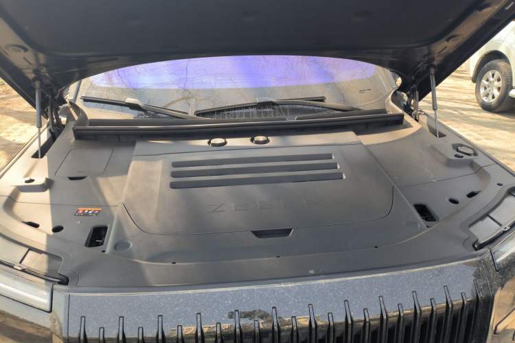 Used Zeekr 9X 2025 Moon Black Edition 70kWh Engine Bay