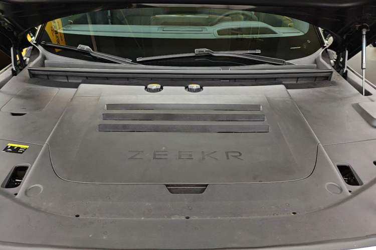 Used Zeekr 9X 2025 Ultra Edition Engine Bay