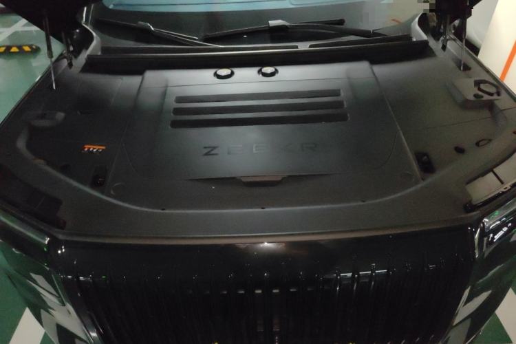 Used Zeekr 9X 2025 Moon Black Edition 70kWh Engine Bay