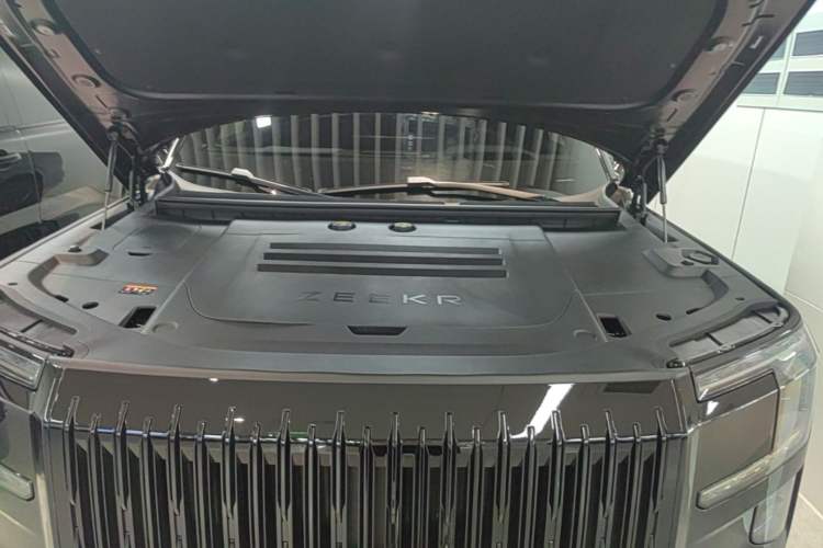 Used Zeekr 9X 2025 Moon Black Edition 70kWh Engine Bay