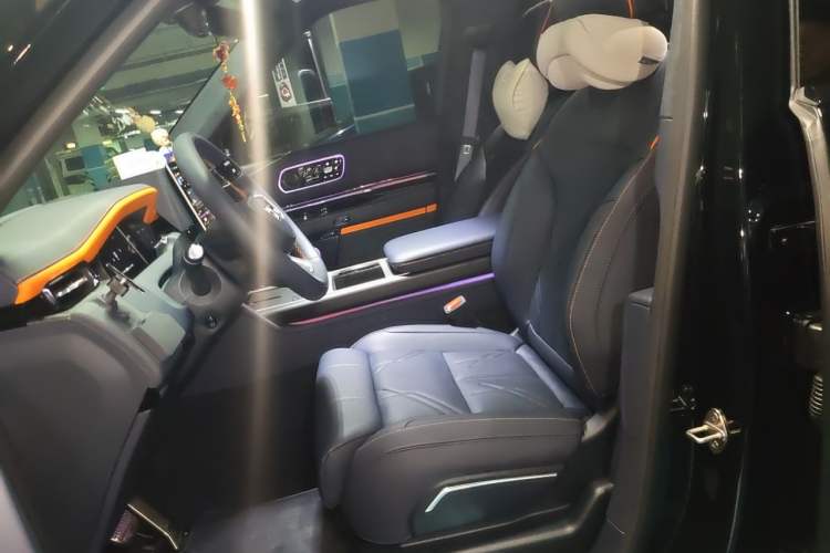 Used Zeekr 9X 2025 Moon Black Edition 70kWh Left Front Seat