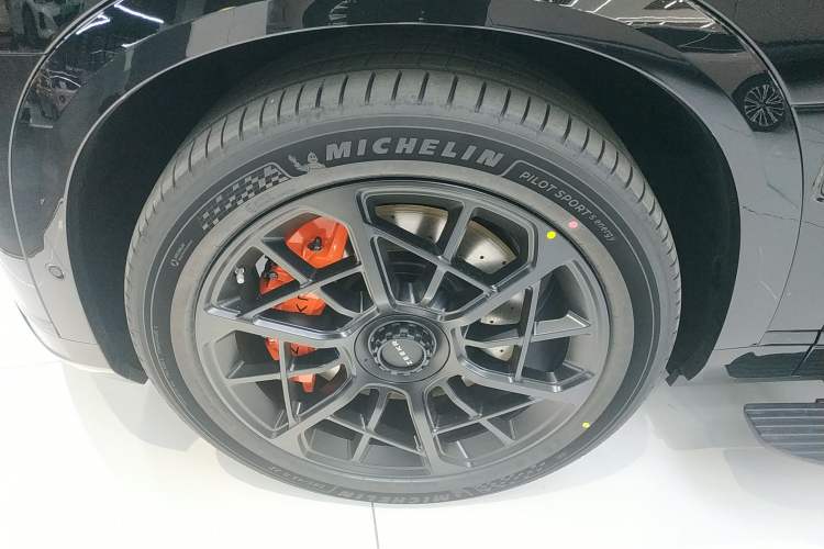 Used Zeekr 9X 2025 Moon Black Edition 70kWh Left Front Wheel Hub