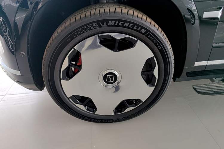 Used Zeekr 9X 2025 Ultra Edition 70kWh Left Front Wheel Hub