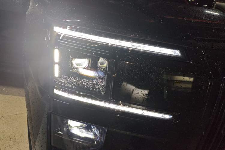 Used Zeekr 9X 2025 Moon Black Edition 70kWh Right Front Headlight