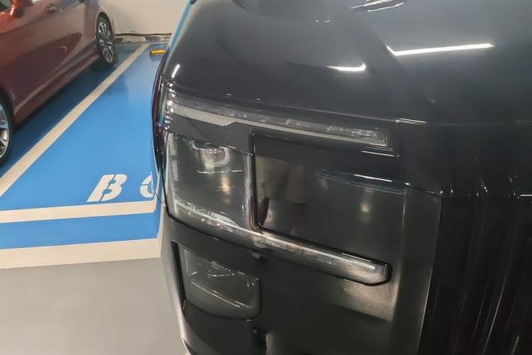 Used Zeekr 9X 2025 Moon Black Edition 70kWh Right Front Headlight