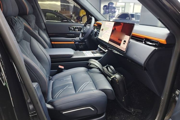 Used Zeekr 9X 2025 Moon Black Edition 70kWh Right Front Seat