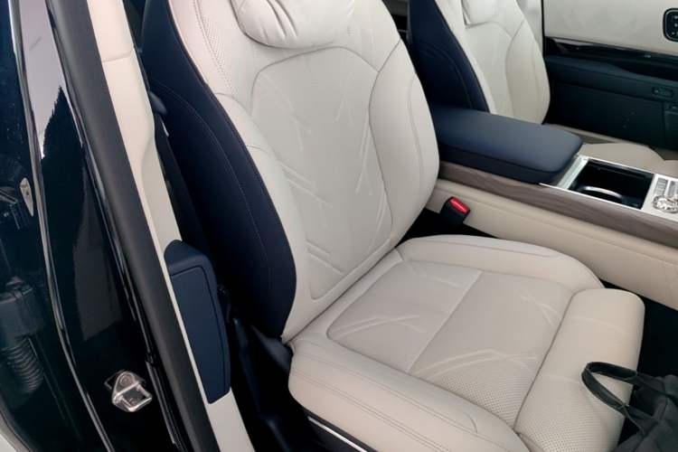 Used Zeekr 9X 2025 Ultra Edition 70kWh Right Front Seat