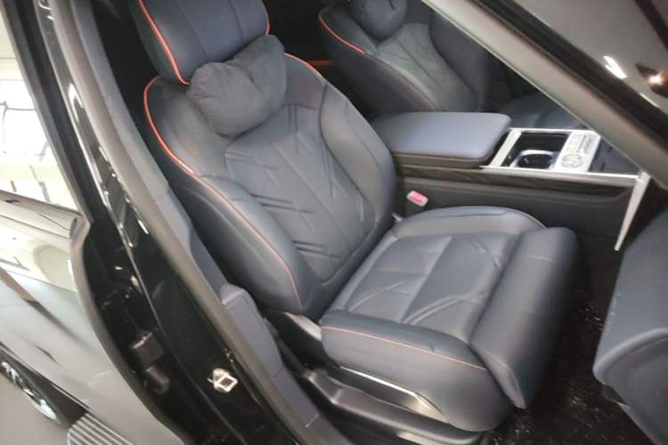Used Zeekr 9X 2025 Moon Black Edition 70kWh Right Front Seat