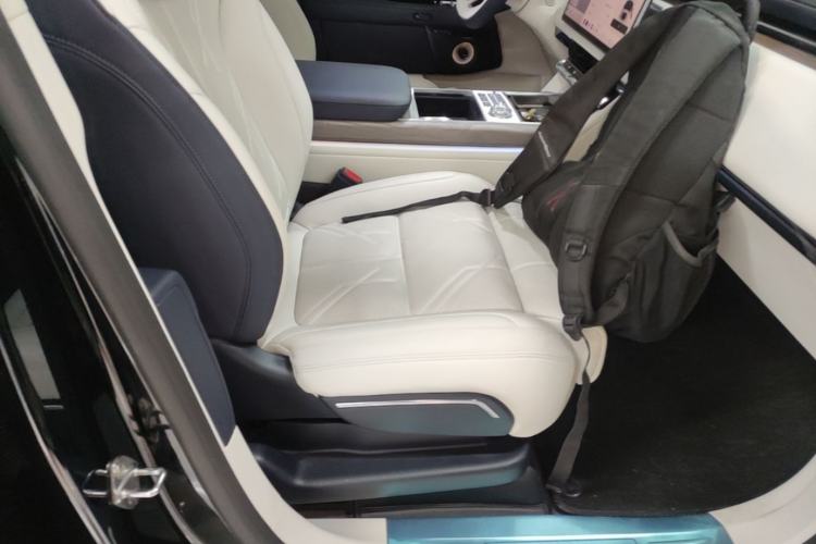 Used Zeekr 9X 2025 Ultra Edition 70kWh Right Front Seat