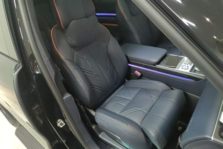 Used Zeekr 9X 2025 Moon Black Edition 70kWh Right Front Seat