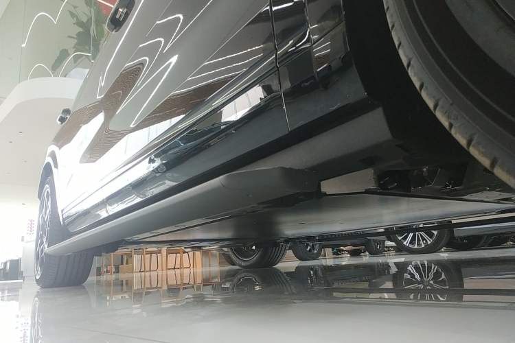 Used Zeekr 9X 2025 Moon Black Edition 70kWh Right Side Sill