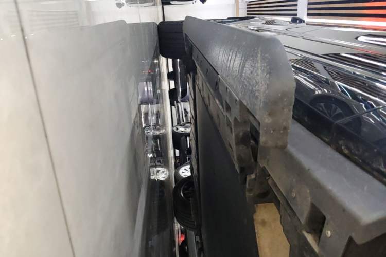 Used Zeekr 9X 2025 Ultra Edition 70kWh Right Side Sill