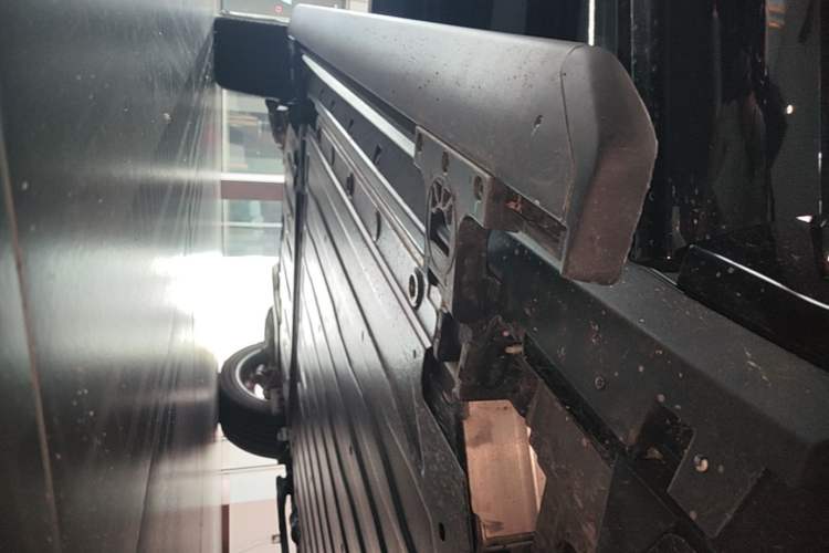 Used Zeekr 9X 2025 Moon Black Edition 70kWh Right Side Sill