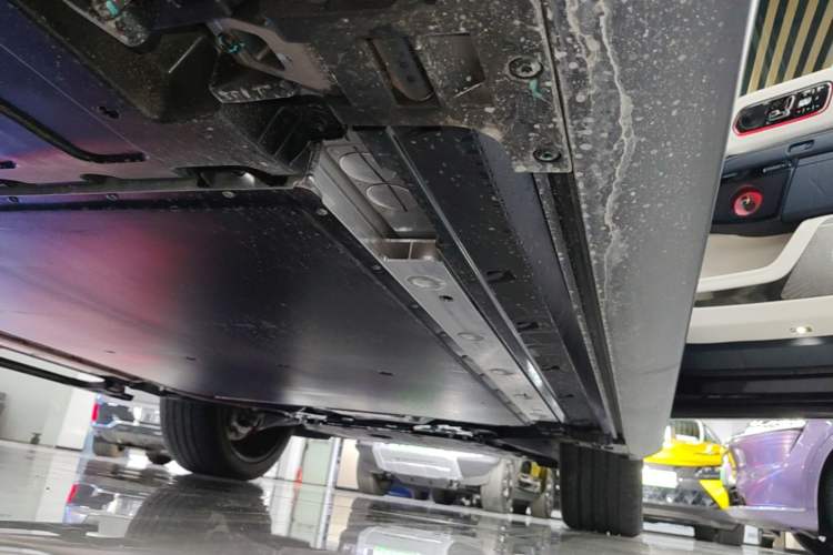 Used Zeekr 9X 2025 Hyper Edition Right Side Sill