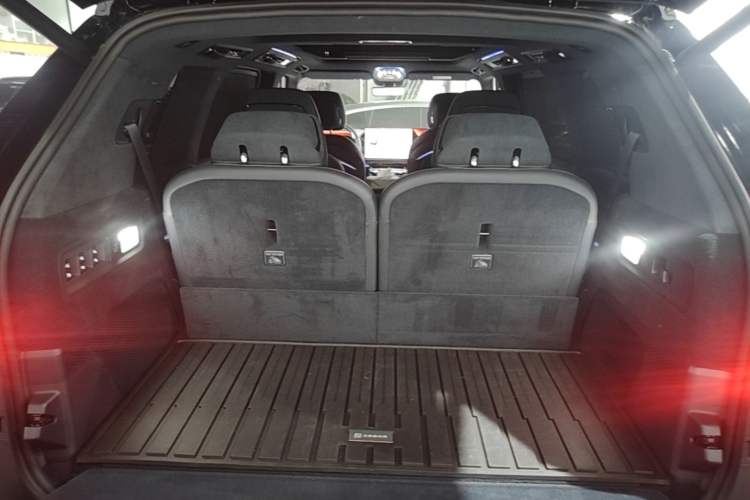 Used Zeekr 9X 2025 Moon Black Edition 70kWh Trunk