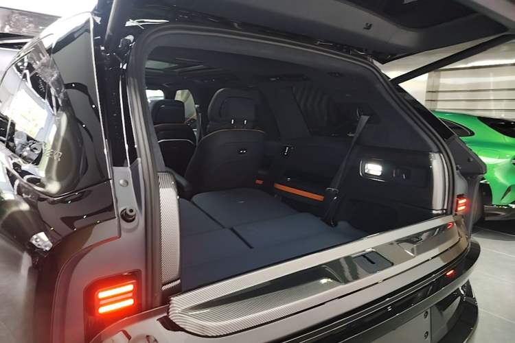 Used Zeekr 9X 2025 Moon Black Edition 70kWh Trunk