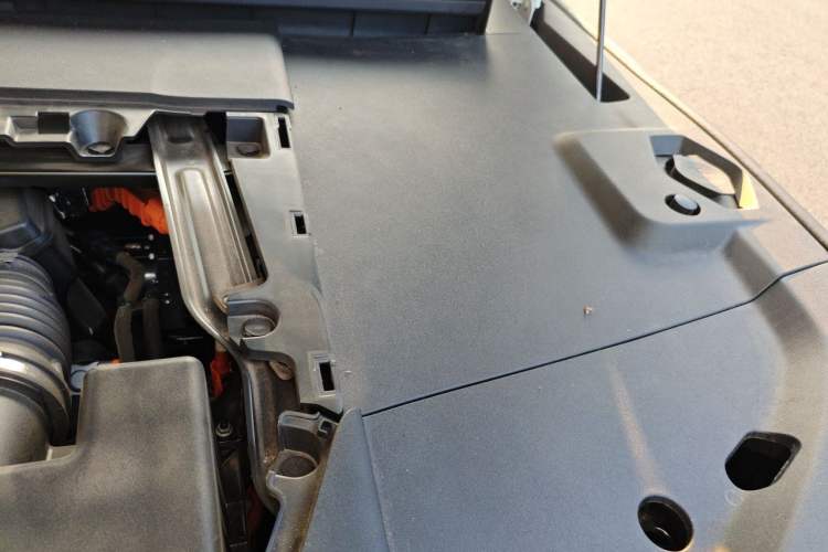Used Zeekr 9X 2025 Hyper Edition Engine Bay Left