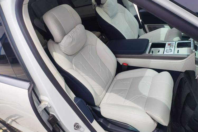 Used Zeekr 9X 2025 Ultra Edition 70kWh Right Front Seat