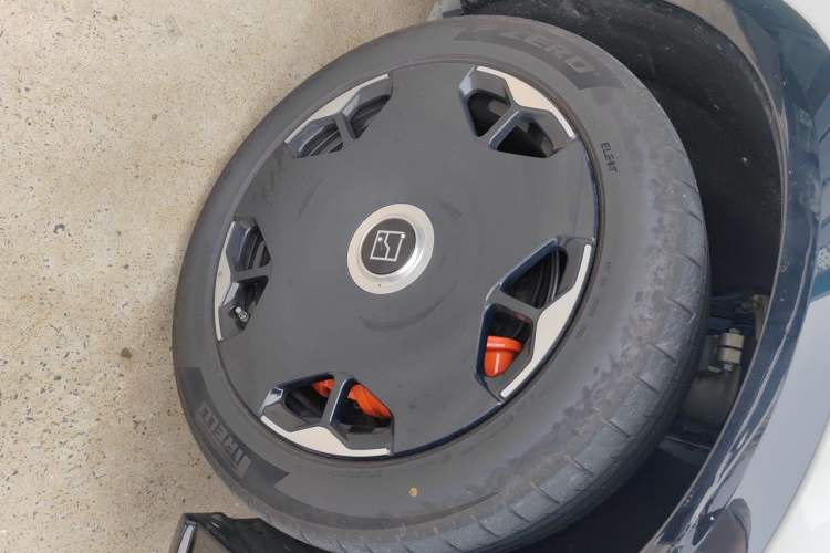 Used Zeekr 9X 2025 Ultra Edition 70kWh Right Front Wheel Hub