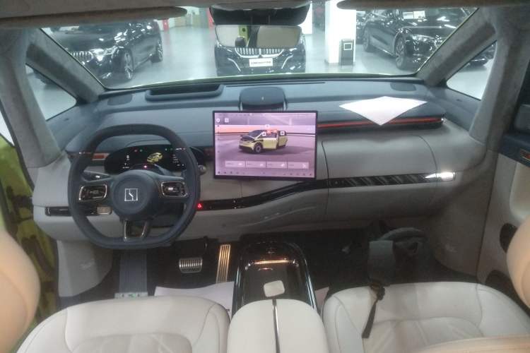 Used Zeekr MIX 2025 Long-Range Intelligent Driving Edition Center Console