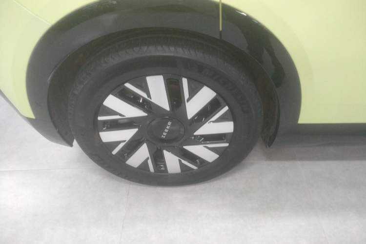 Used Zeekr MIX 2025 Long-Range Intelligent Driving Edition Right Rear Wheel Hub