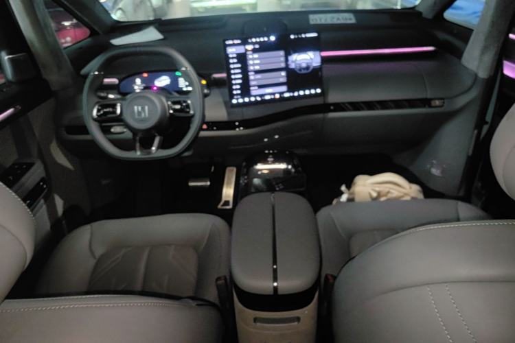 Used Zeekr MIX 2025 Intelligent Driving Version Center Console
