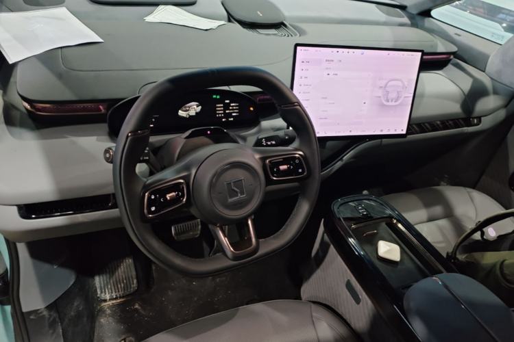 Used Zeekr MIX 2025 Intelligent Driving Version Center Console