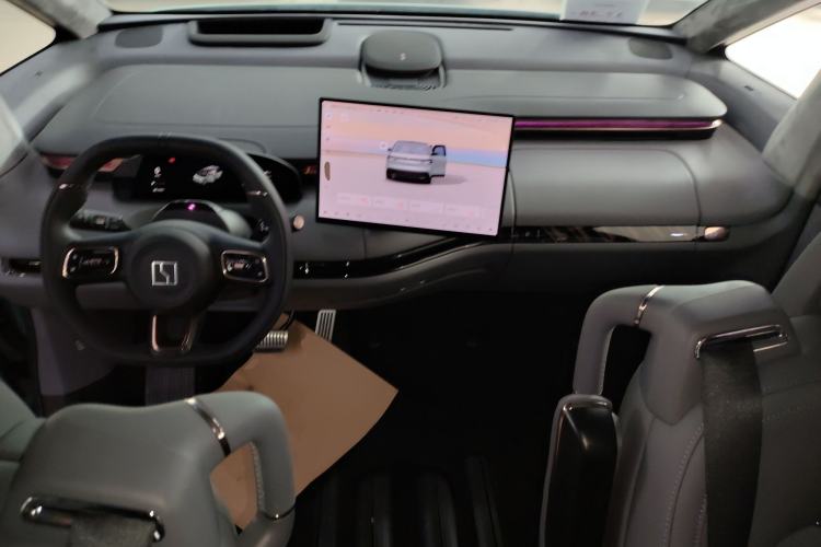 Used Zeekr MIX 2025 Intelligent Driving Version Center Console
