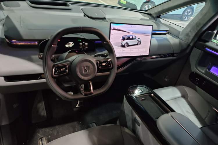Used Zeekr MIX 2025 Intelligent Driving Version Center Console