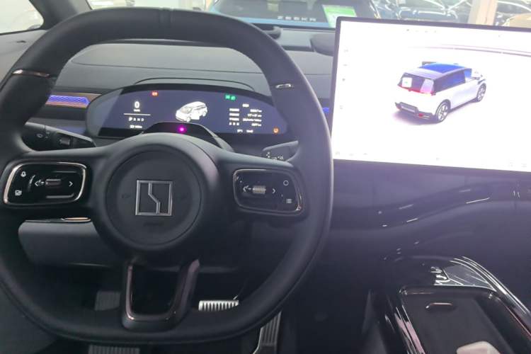 Used Zeekr MIX 2025 Intelligent Driving Version Center Console