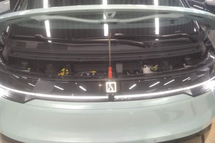 Used Zeekr MIX 2025 Long-Range Intelligent Driving Edition Engine Bay