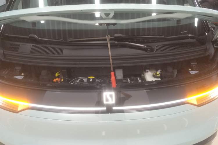 Used Zeekr MIX 2025 Long-Range Intelligent Driving Edition Engine Bay