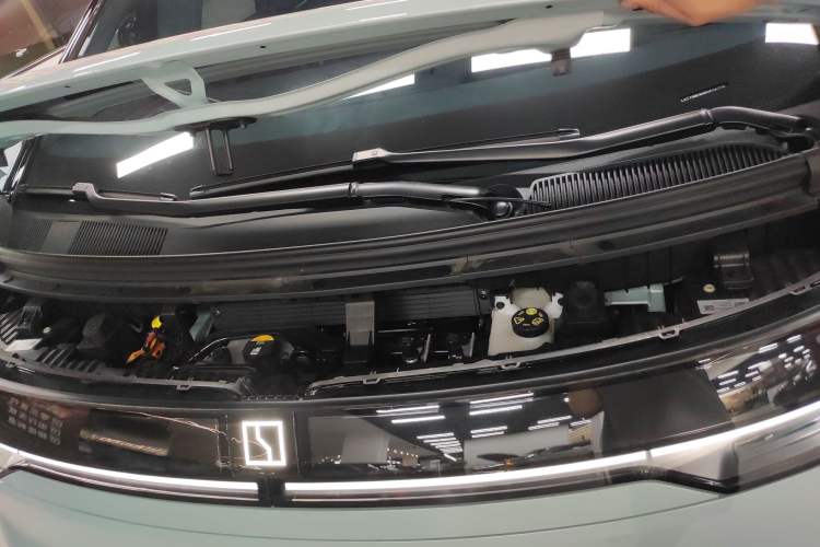 Used Zeekr MIX 2025 Long-Range Intelligent Driving Edition Engine Bay