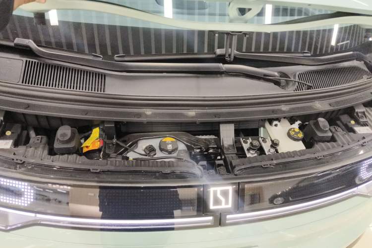 Used Zeekr MIX 2025 Long-Range Intelligent Driving Edition Engine Bay