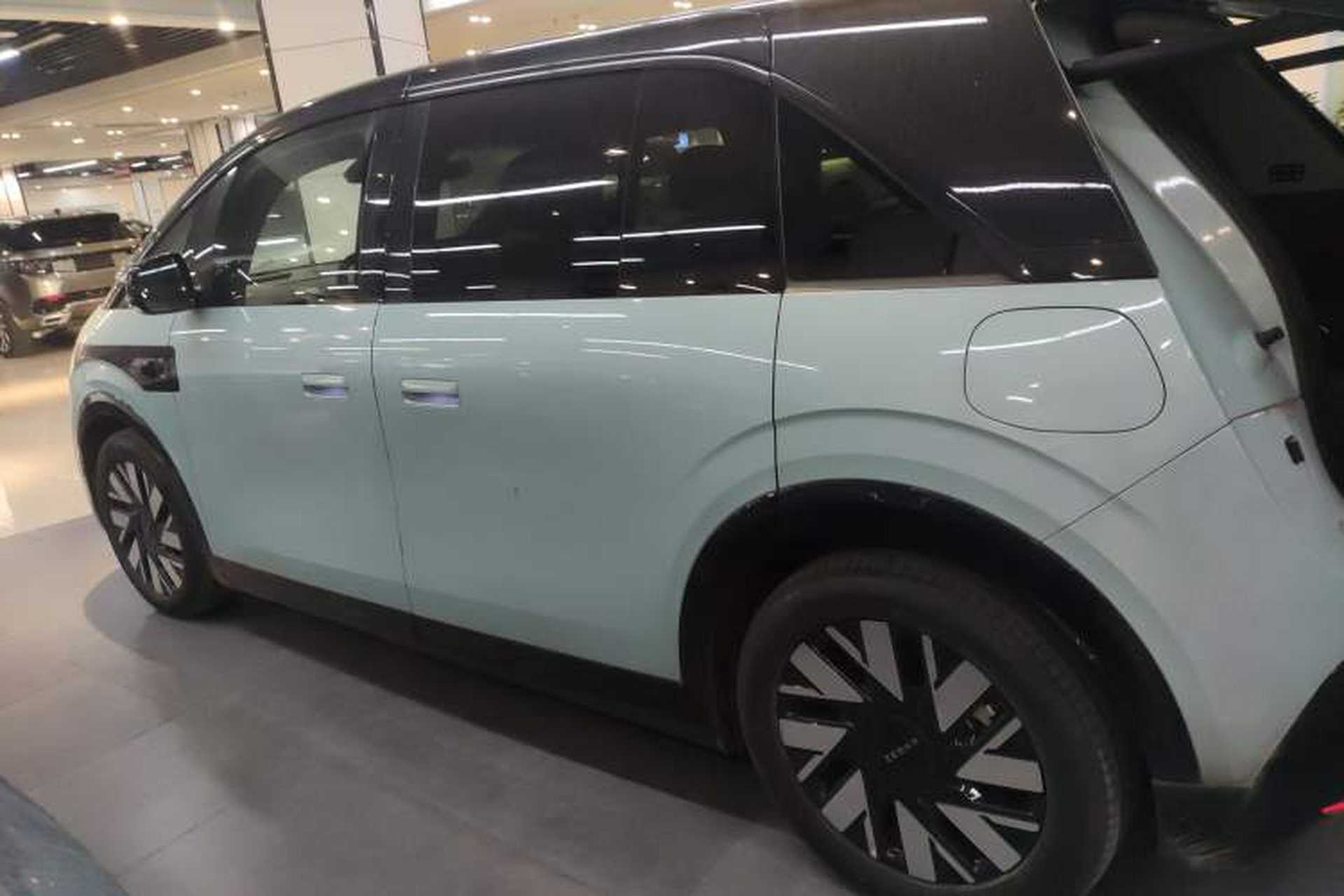 Used Zeekr MIX 2025 Long-Range Intelligent Driving Edition Exterior 3