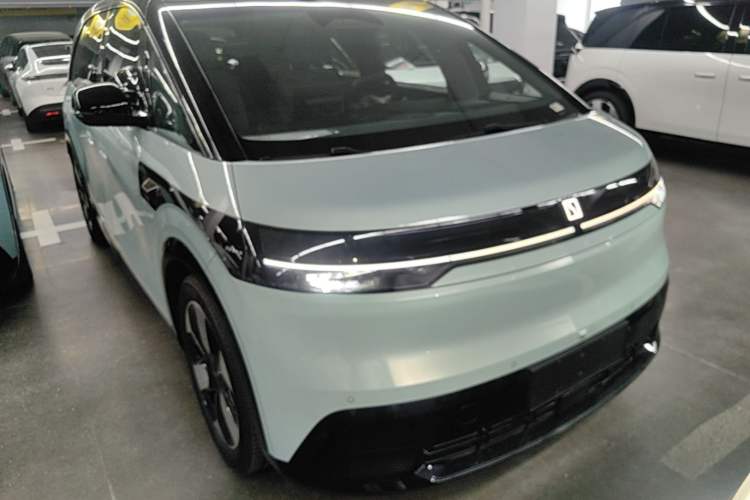 Used Zeekr MIX 2025 Intelligent Driving Version Front Right 45 Deg