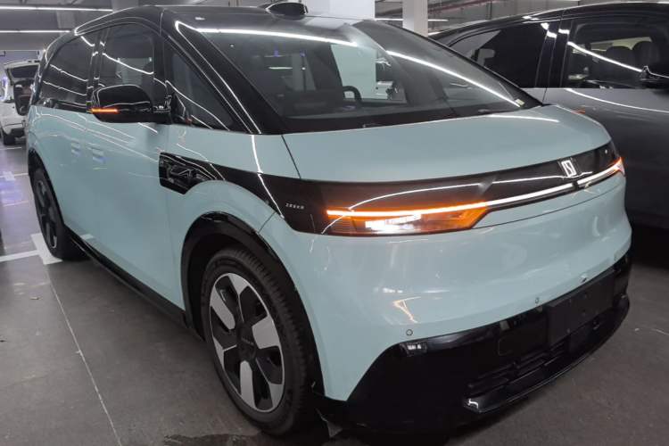 Used Zeekr MIX 2025 Intelligent Driving Version Front Right 45 Deg