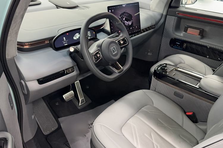 Used Zeekr MIX 2025 Long-Range Intelligent Driving Edition Interior 1