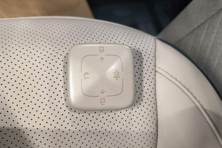 Used Zeekr MIX 2025 Long-Range Intelligent Driving Edition Interior 1