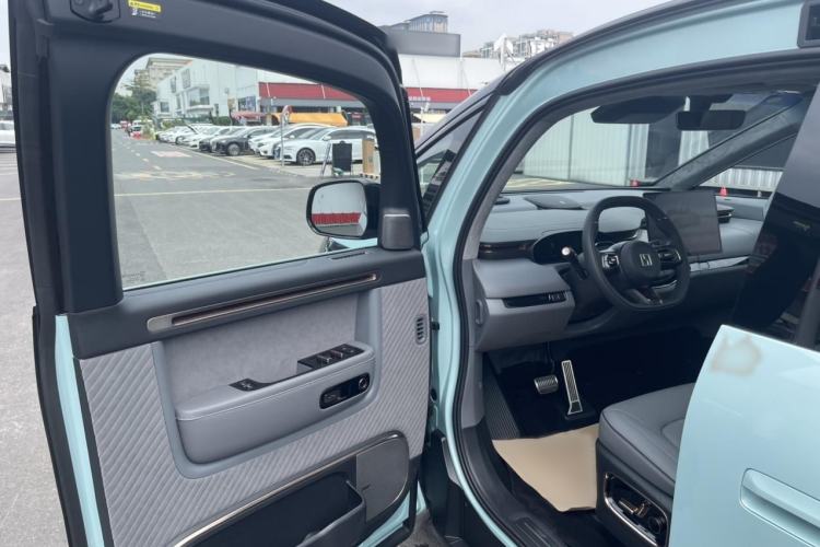 Used Zeekr MIX 2025 Long-Range Intelligent Driving Edition Interior 1