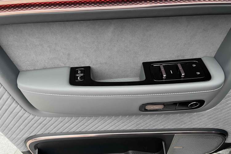 Used Zeekr MIX 2025 Long-Range Intelligent Driving Edition Interior 1