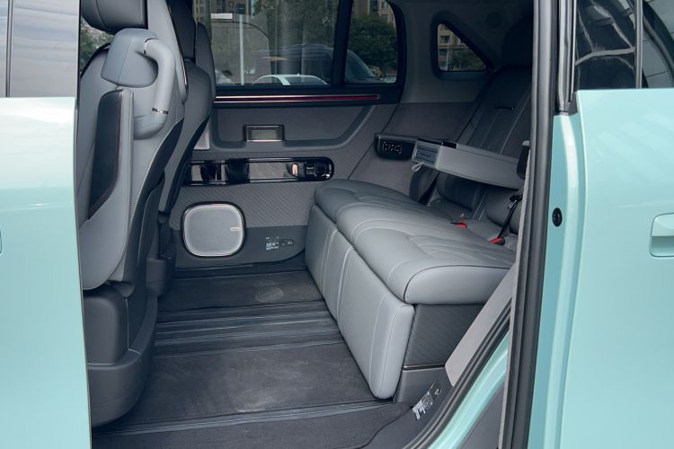 Used Zeekr MIX 2025 Long-Range Intelligent Driving Edition Interior 1
