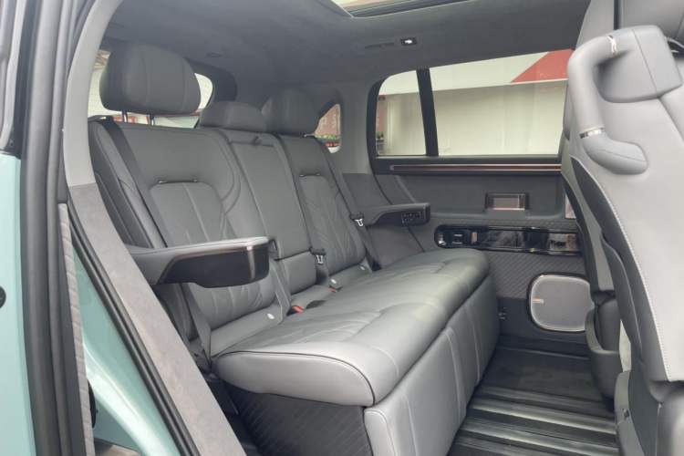 Used Zeekr MIX 2025 Long-Range Intelligent Driving Edition Interior 12