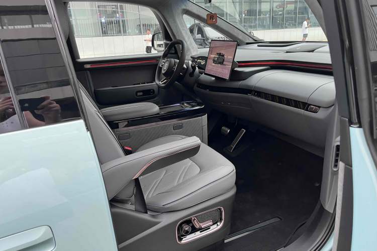 Used Zeekr MIX 2025 Long-Range Intelligent Driving Edition Interior 12