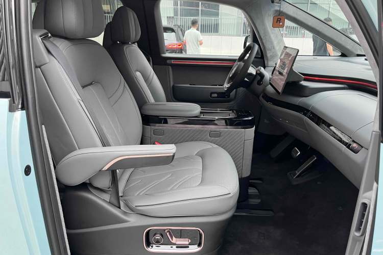 Used Zeekr MIX 2025 Long-Range Intelligent Driving Edition Interior 13